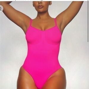 SKIMS Seamless sculpt bodysuit brief with snaps size L/XL Neon PINK!